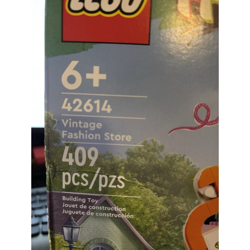 LEGO FRIENDS Vintage Fashion Store #42614 409 Pcs Celebrates Diversity *Vitiligo